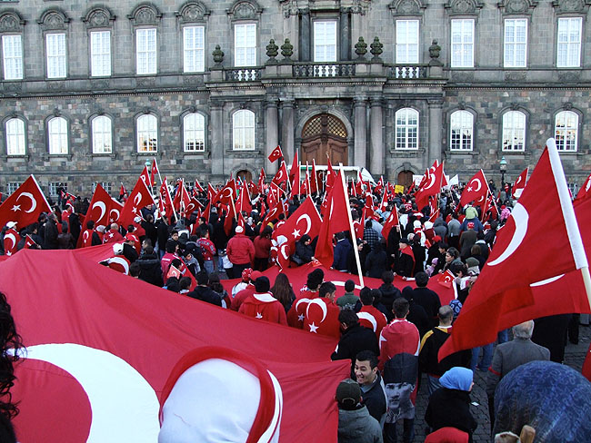 image/tyrkisk_demonstration-09.jpg