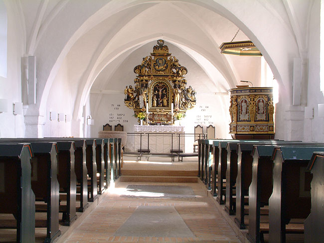 image/gl_oelstykke_kirke-04.jpg